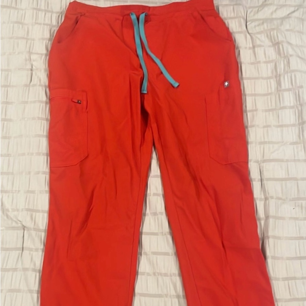 Figs size small yola fionlite pants